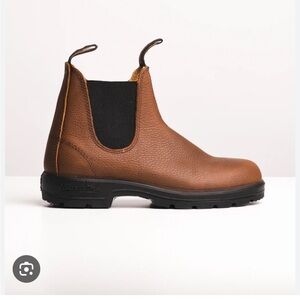 Blundstone Pebbled Brown Round Toe leather Boots